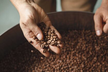 Qual a relação entre cafeína e ataques de pânico?
