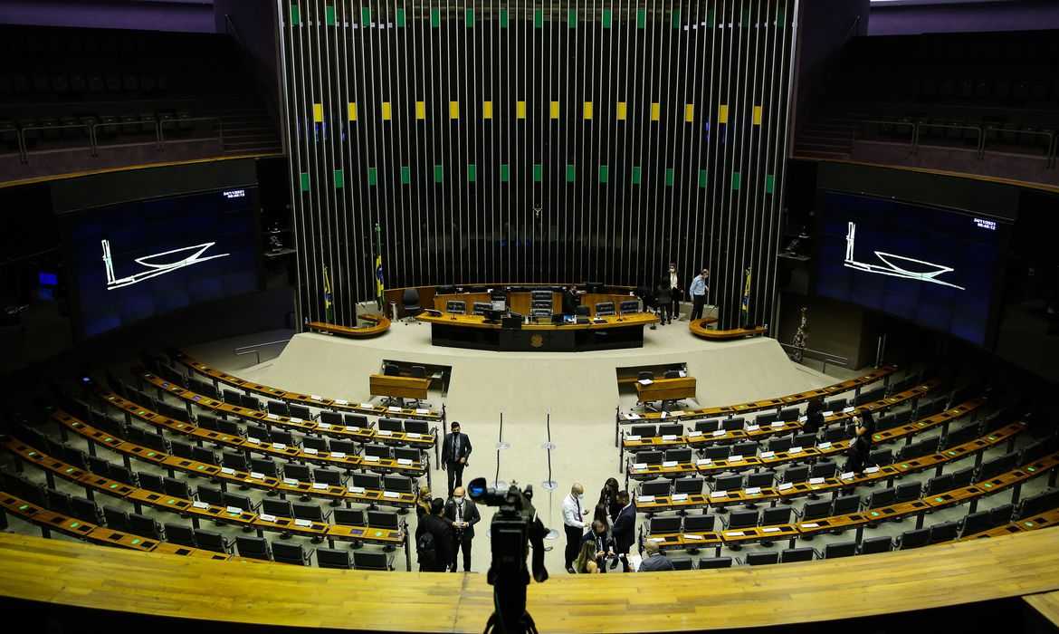Câmara aprova reajuste salarial para servidores federais com impacto de R$ 73 bilhões até 2027