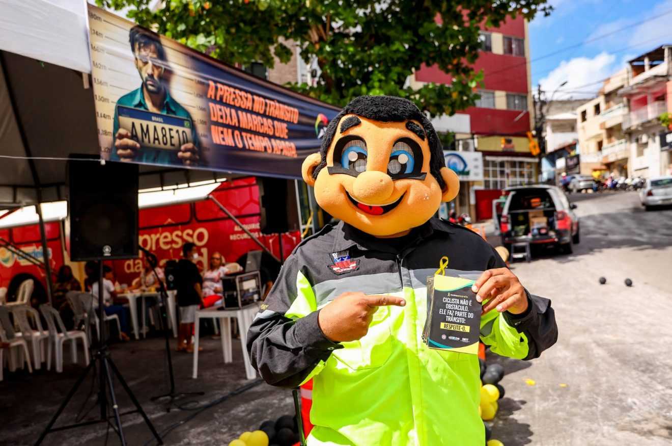 Candeias: Óculos simuladores de embriaguez conscientizam moradores