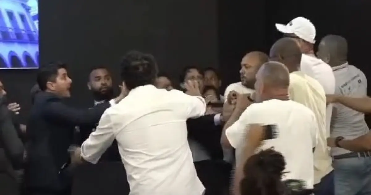 Sessão na Câmara de Salvador é marcada por confusão e agressões entre sindicalistas e vereadores