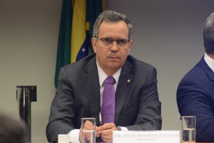 Félix Mendonça é cotado como eventual substituto de Carlos Lupi no Ministério da Previdência