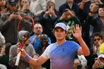 Roland Garros: Fonseca estreia com vitória implacável sobre ex-top 10