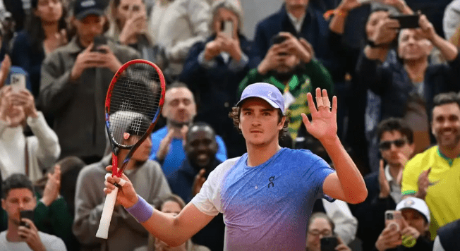 Roland Garros: Fonseca estreia com vitória implacável sobre ex-top 10