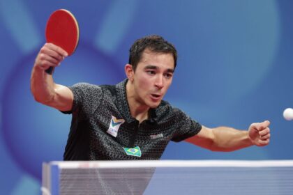 Hugo Calderano vence chinês e vai à final inédita no Mundial de Tênis de Mesa