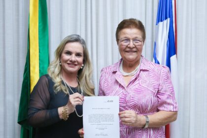 Ivana Bastos passa comando da Assembleia para a vice Fátima Nunes e viaja aos EUA