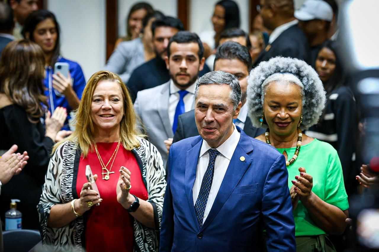 Presidente do Supremo recebe homenagens em solenidade concorrida na Assembleia Legislativa da Bahia