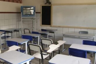 Professores mantêm greve em Salvador após impasse com prefeitura sobre pagamento do piso nacional