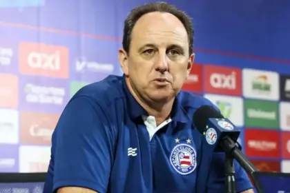 Rogério Ceni critica arbitragem após derrota do Bahia: “Deixou de ser erro, virou algo mais grave”