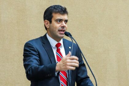 Líder da Oposição, Tiago Correia questiona sobrepreço na compra de milho pelo governo da Bahia