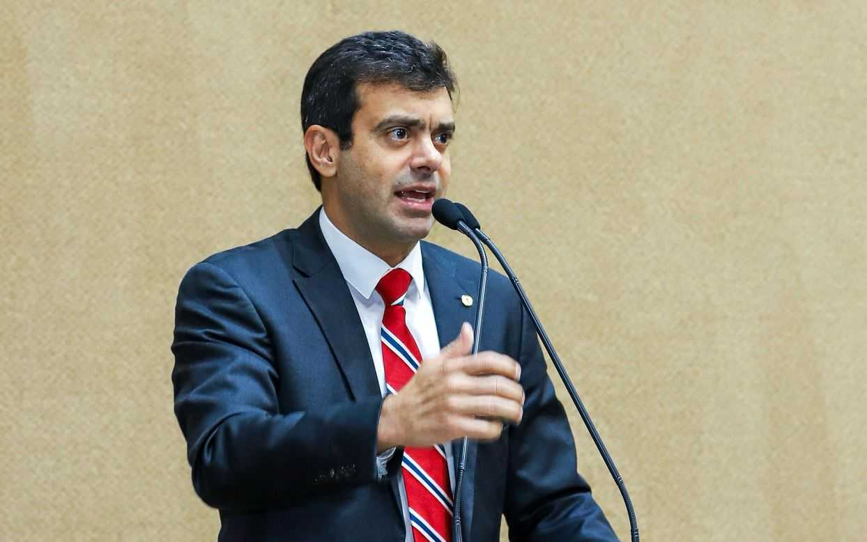 Líder da Oposição, Tiago Correia questiona sobrepreço na compra de milho pelo governo da Bahia