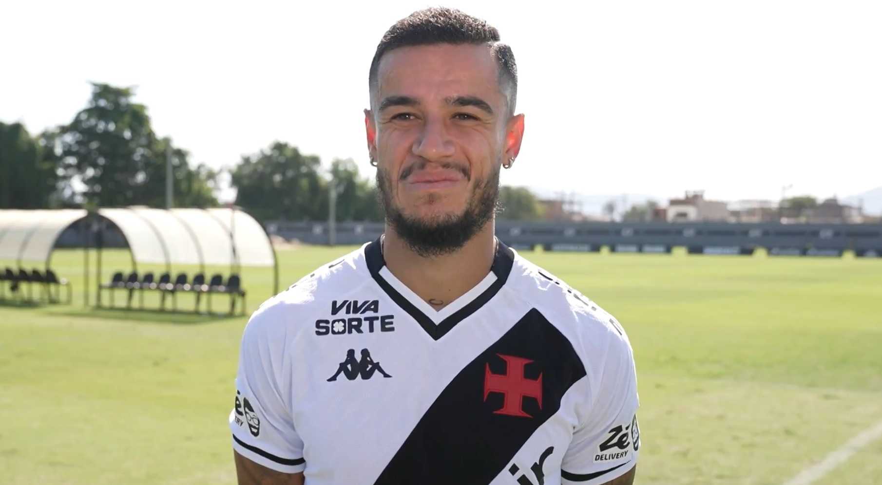 VÍDEO: Tiroteios interrompem gravações no CT do Vasco; veja reação de Coutinho