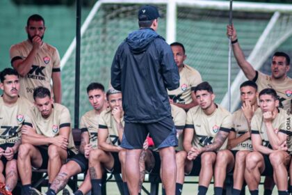 Vitória inicia preparação para jogo com o Santos com quatro desfalques por lesão