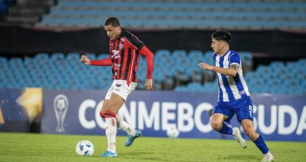 Com golaço de Claudinho, Vitória vence no Uruguai e segue vivo na Sul-Americana