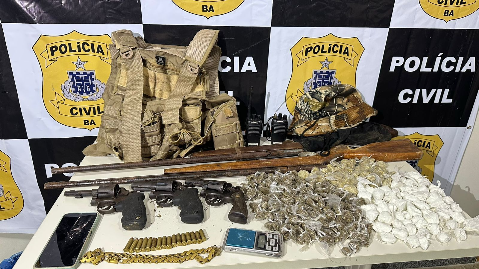 Polícia elimina três líderes de facção durante operação na Bahia