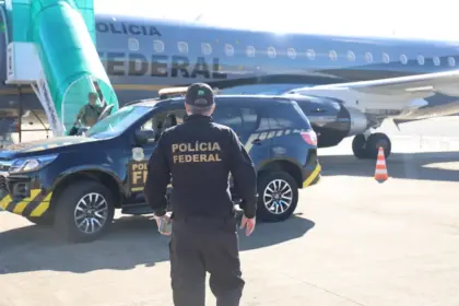 Polícia prende integrante do PCC na Bolívia e o leva a Brasília