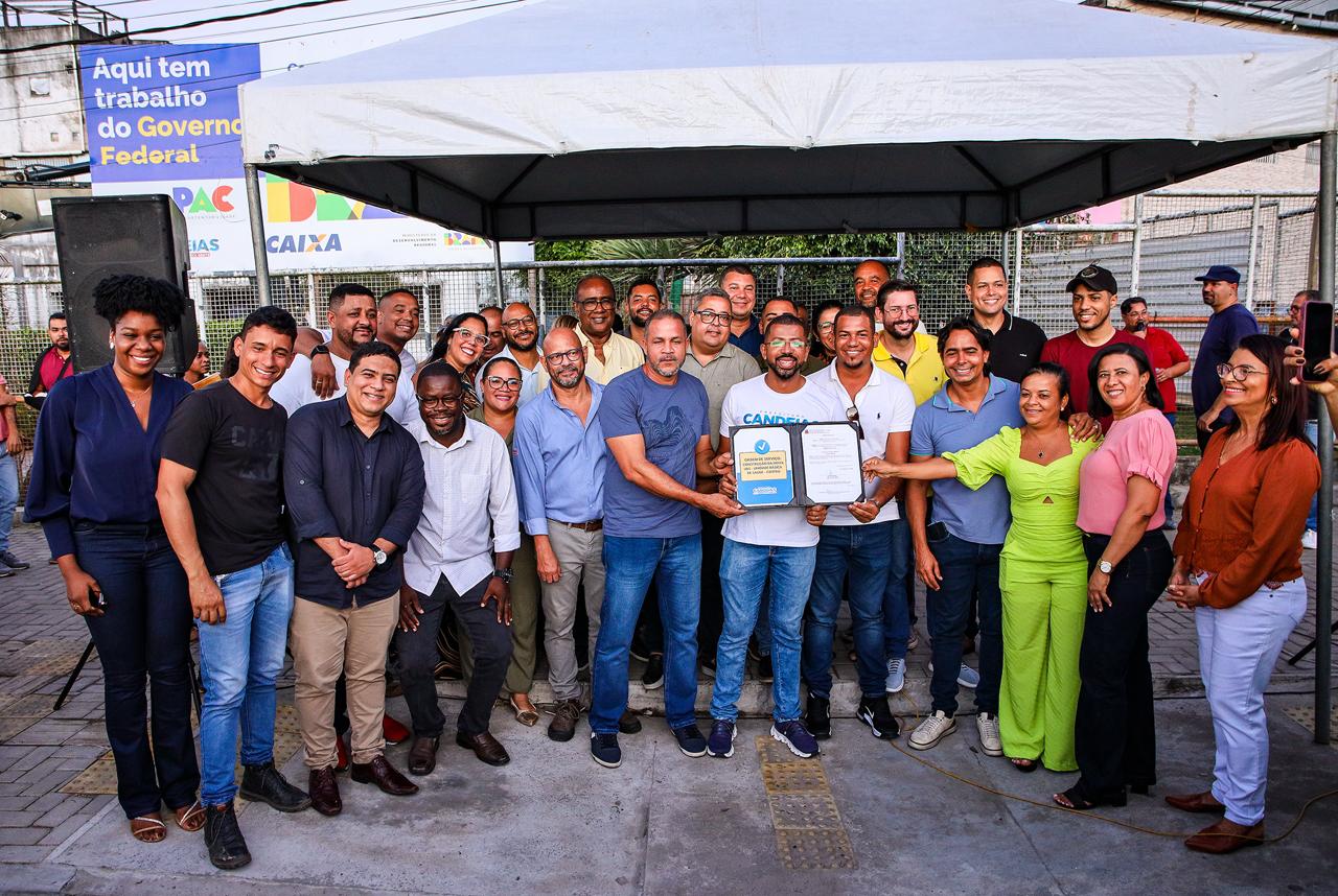 Candeias: prefeito assina os para ubs no centro com r$ 2 milhões Candeias: Prefeito assina OS para UBS no centro com R$ 2 milhões