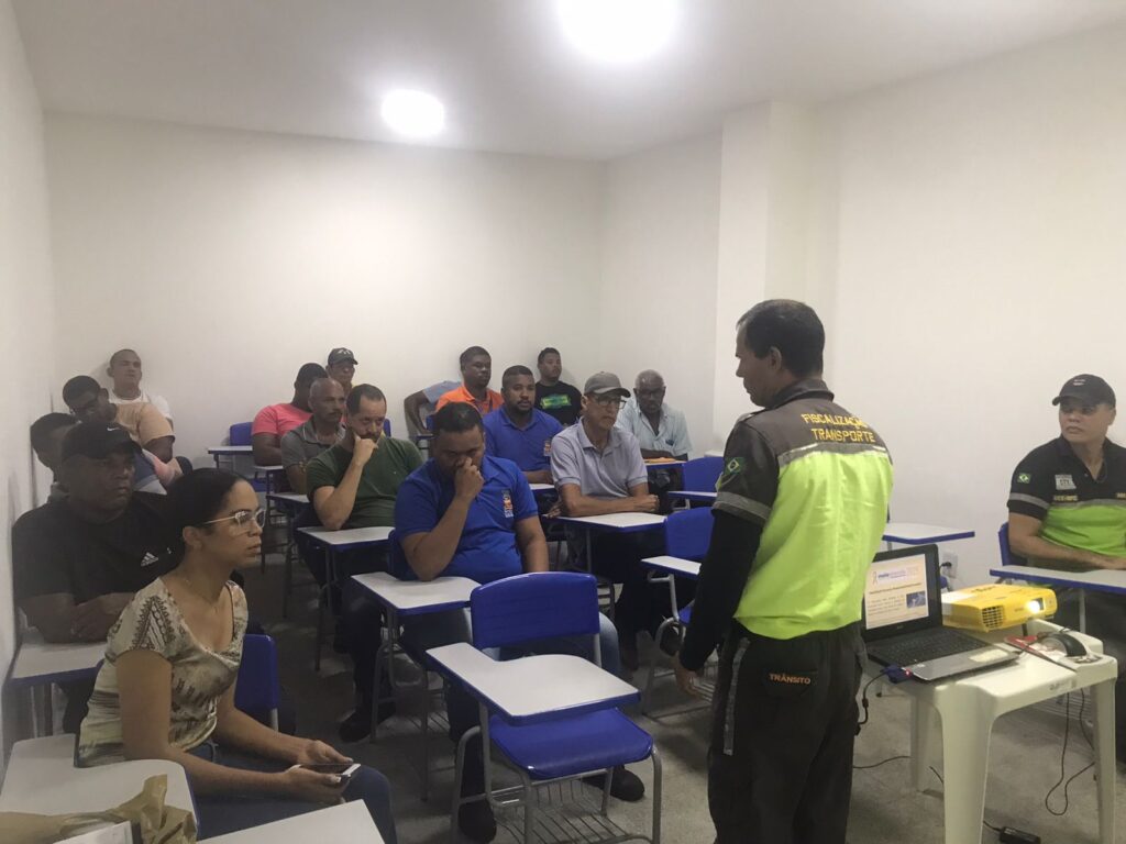 SECOP Realiza Palestra Maio Amarelo para Motoristas da Prefeitura