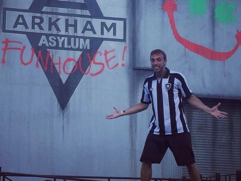 Leo Lins Debocha do 'Kit Cadeia' e Promete Processar!