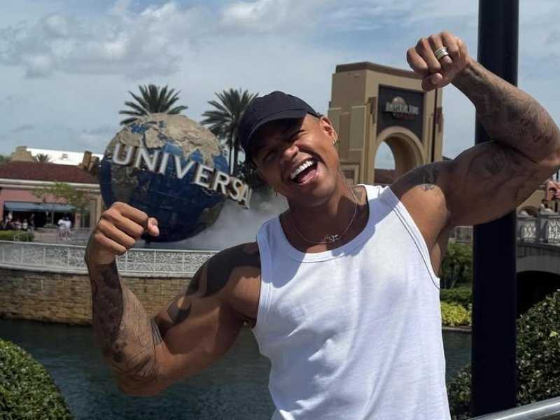 Leo Santana Arrasa com Show Surpresa em Posto de Gasolina!