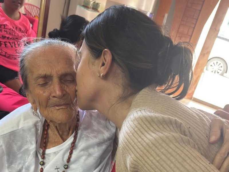 Simone Mendes: Encontro Emocionante com Avó de 92 Anos na Bahia