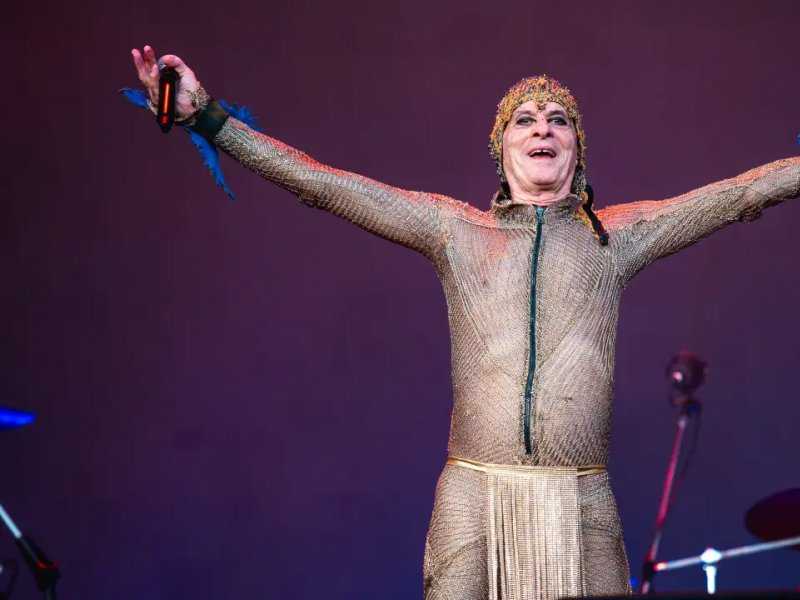 Ney Matogrosso Sem Camisa: Físico Impressionante e Surpreendente!