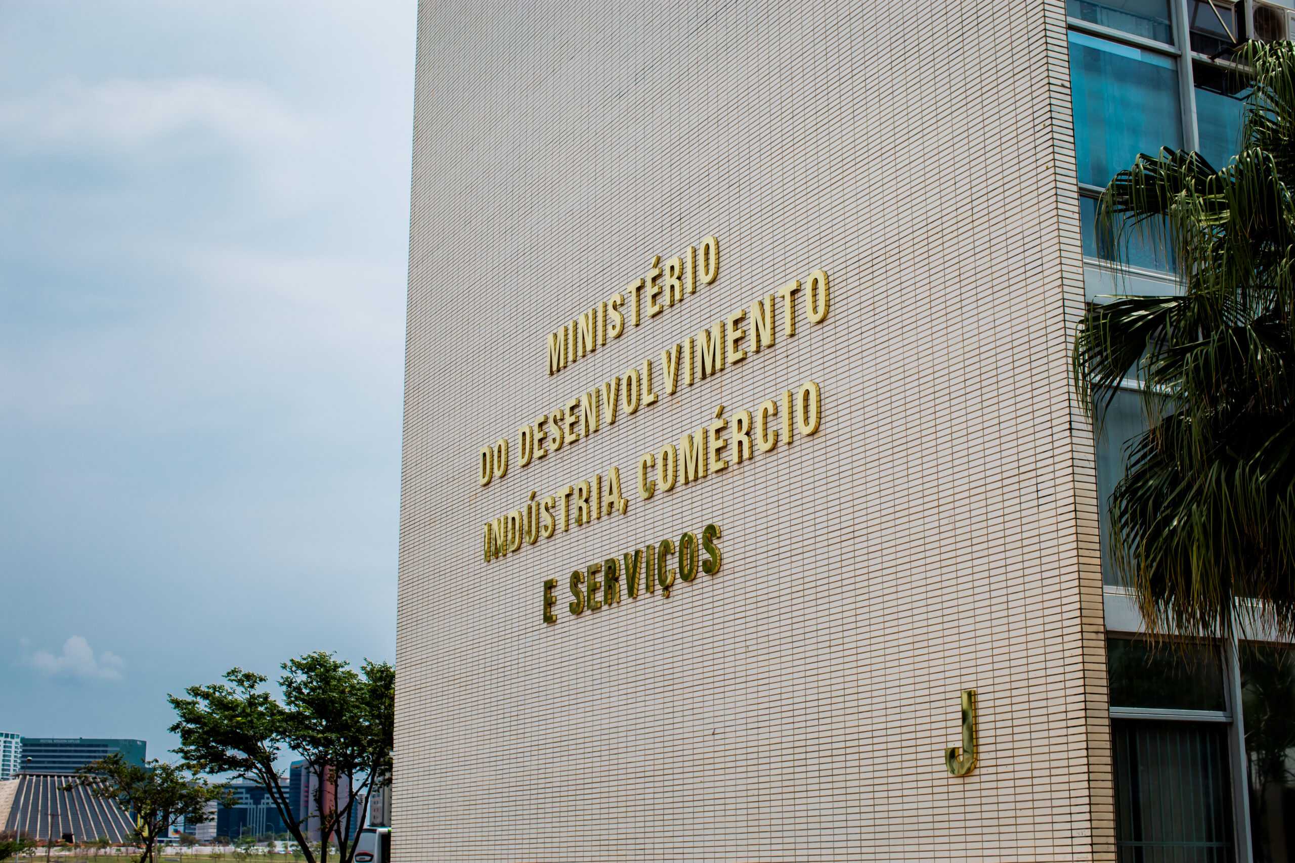 Brasil garante R$ 1,4 bi de fundos internacionais para descarbonização