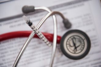 FAPESP Se Une a Chamada Internacional para Fortalecer Sistemas de Saúde