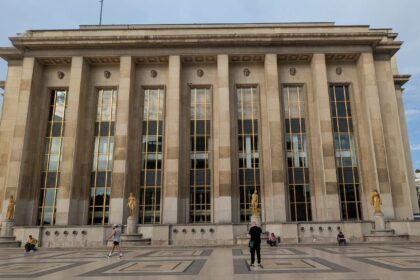Importância dos Museus de História Natural no Século 21: Contribuições e Desafios