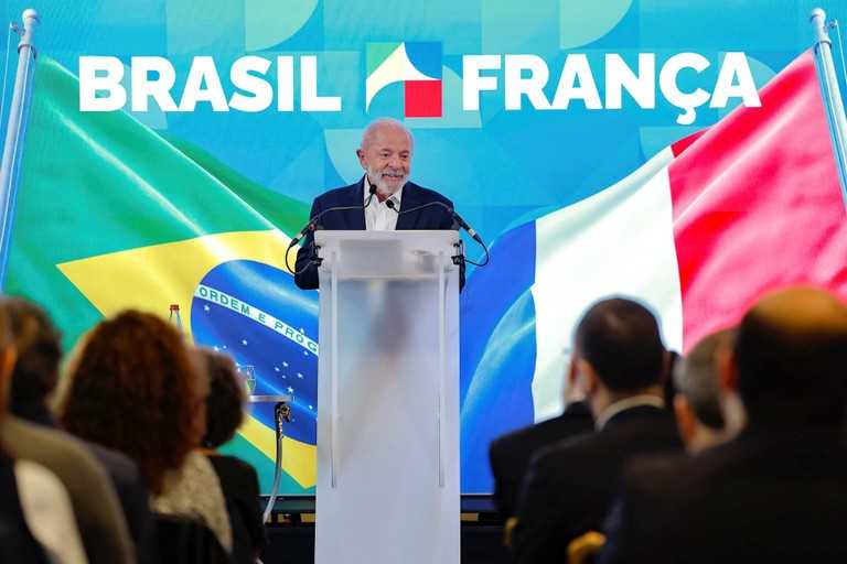 Lula recebe R$ 100 bilhões em investimentos de empresários franceses