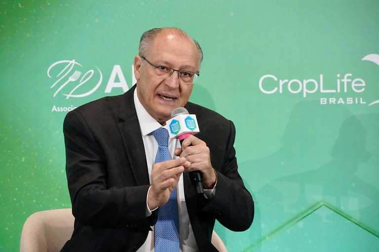Alckmin Destaca Vantagens da Reforma Tributária em Fórum de Abastecimento
