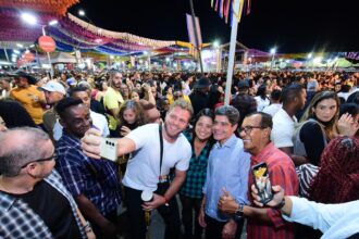 ACM Neto percorre cidades da Bahia no São João e exalta festas promovidas pelos prefeitos