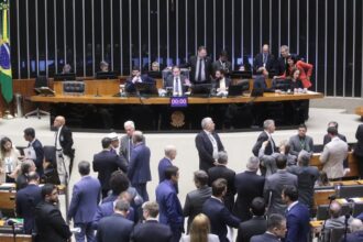 Aprovado pedido de urgência para projeto que suspende aumento do IOF