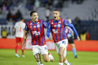 Fora de casa, Bahia goleia Bragantino e volta ao G-6 do Brasileirão