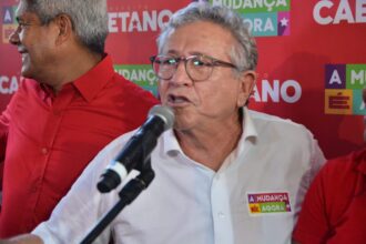 Barraqueiros protestam contra preços abusivos de cerveja no São João