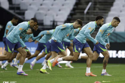 Brasil enfrenta Paraguai na casa do Corinthians; veja prováveis escalações