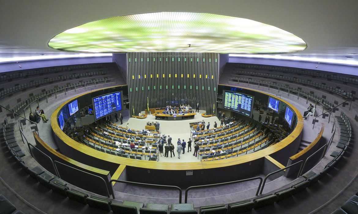 Maioria dos brasileiros defende corte em emendas parlamentares, aponta pesquisa AtlasIntel/CNN