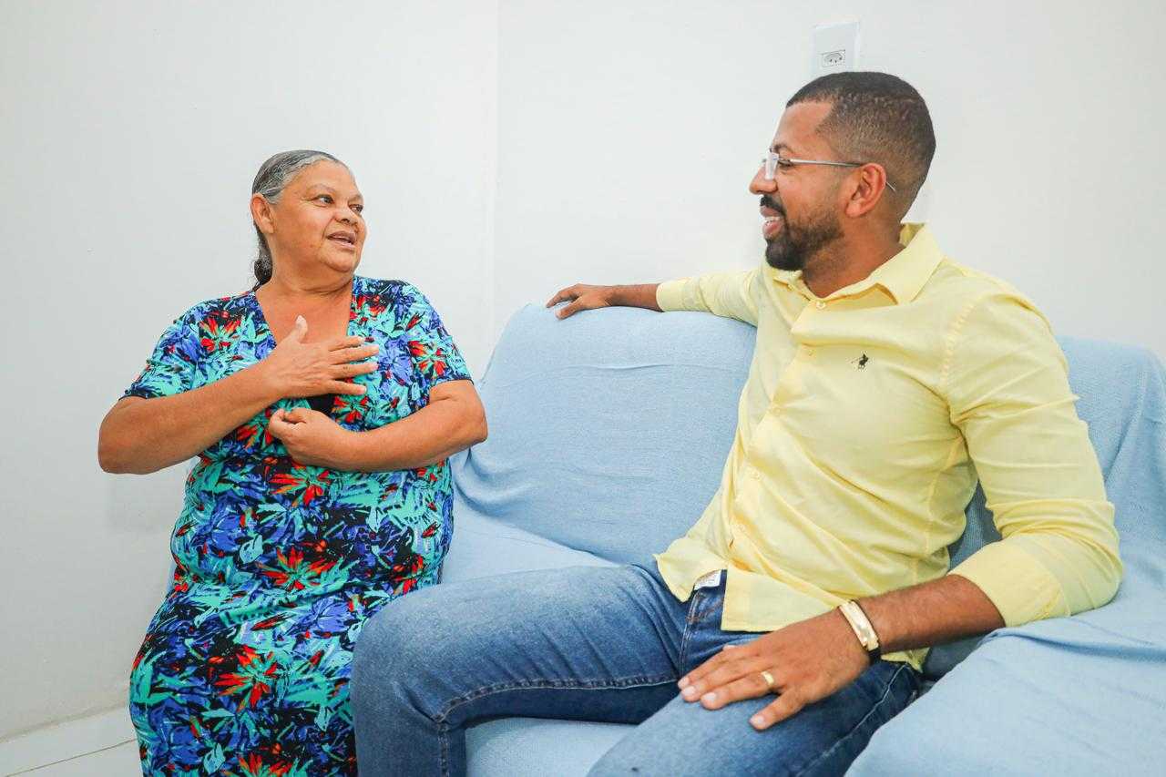 Candeias: Prefeitura entrega nova casa reformada do Programa Sonho