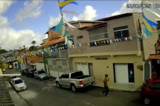 Carro de mulher é roubado em plena luz do dia em Camaçari