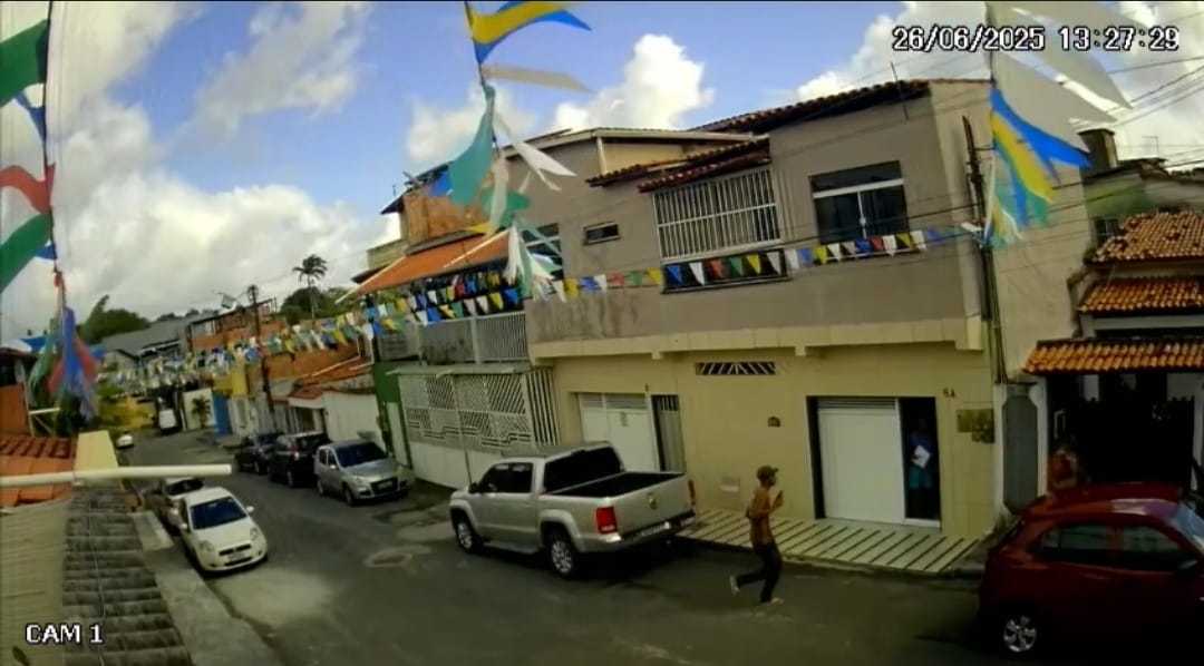 Carro de mulher é roubado em plena luz do dia em Camaçari