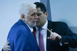 Crise entre Alcolumbre e Wagner durante votação do IOF é contornada após reunião
