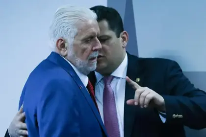 Crise entre Alcolumbre e Wagner durante votação do IOF é contornada após reunião