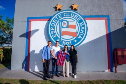 Débora Regis visita CT do Bahia e projeta parceria em prol de crianças e jovens do município