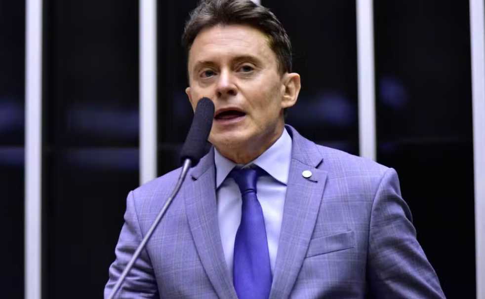 Deputado direciona verba para obras em condomínio onde mora
