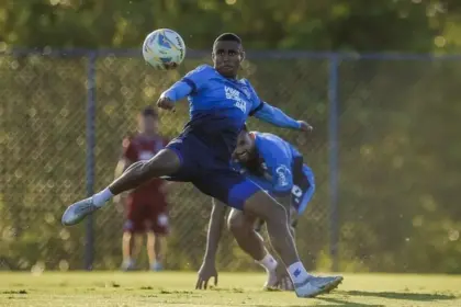 Erick passa por cirurgia após lesão muscular e deve desfalcar o Bahia por cinco meses