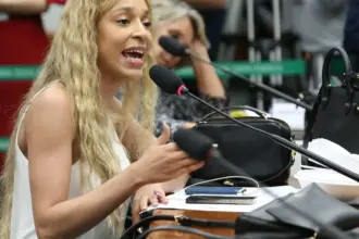 Erika Hilton recebe reembolso da Câmara por cirurgia no nariz e causa desconforto no PSOL