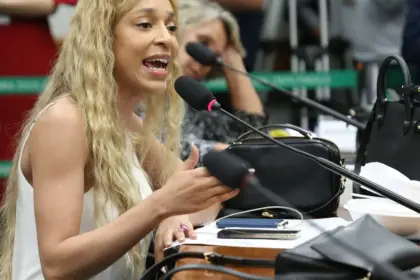 Erika Hilton recebe reembolso da Câmara por cirurgia no nariz e causa desconforto no PSOL