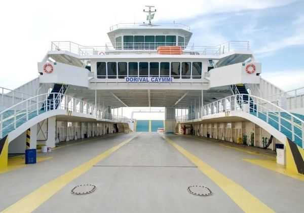 Polícia prende homem com veículo roubado e documentos falsos no ferry