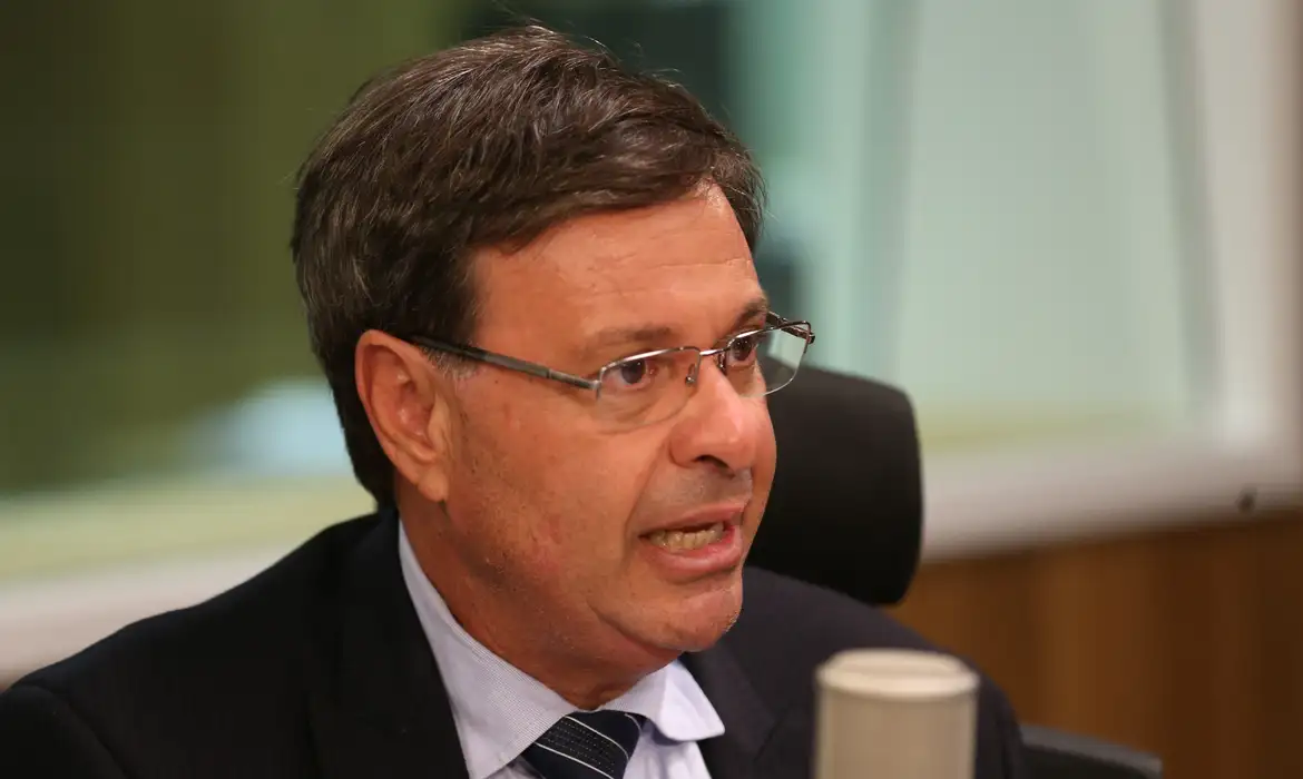 Ex-ministro Gilson Machado é preso pela PF