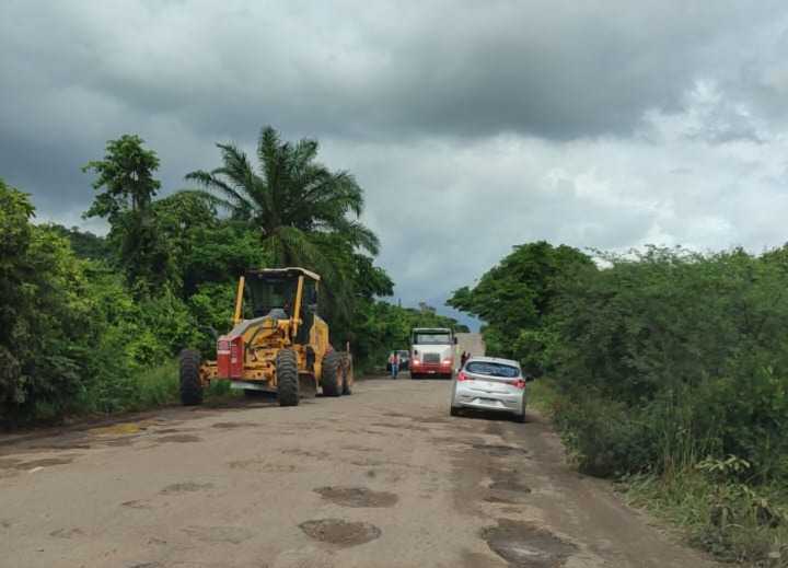 Após solicitação de Vitor Azevedo, governo do estado inicia recuperação de estrada vicinal em Teodoro Sampaio