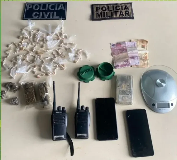 Polícia prende traficante e apreende adolescentes em Jitaúna